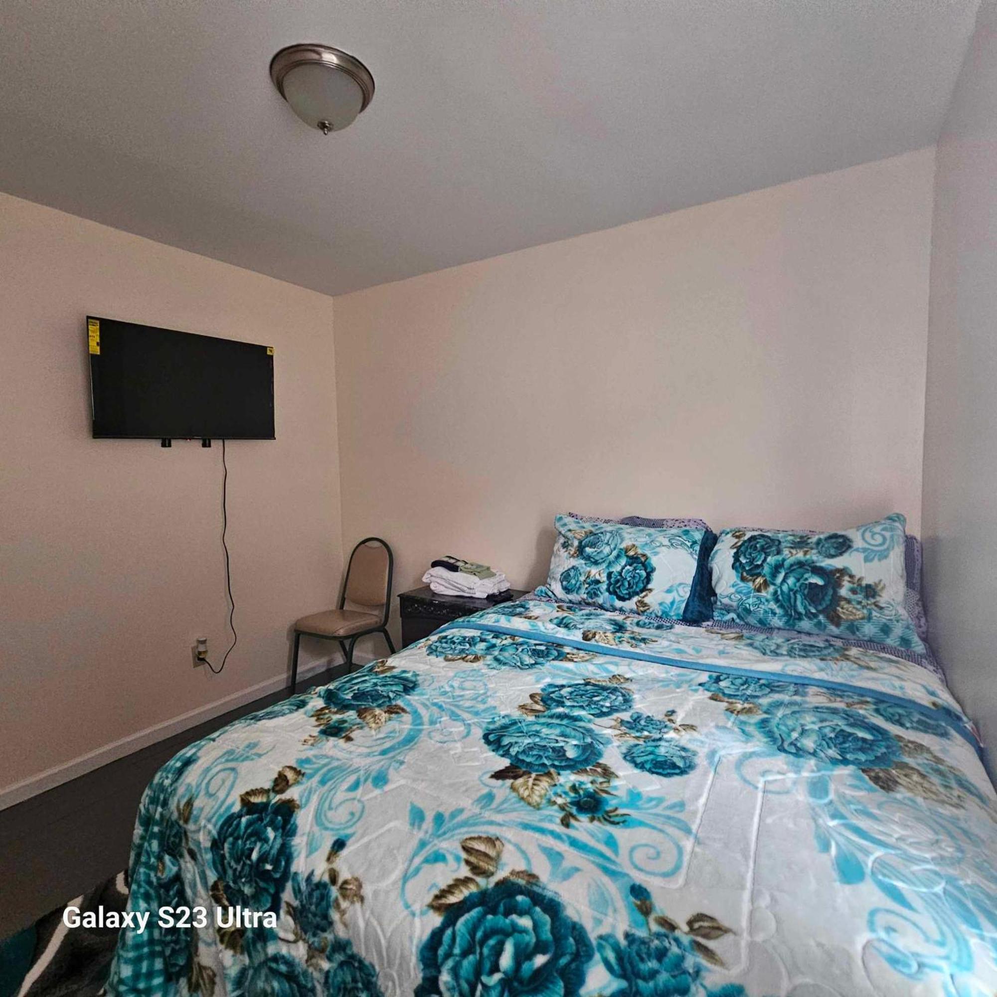 G Divine And Resort, 6 Mins To Airport, 4mins To Penn Station. * Newark