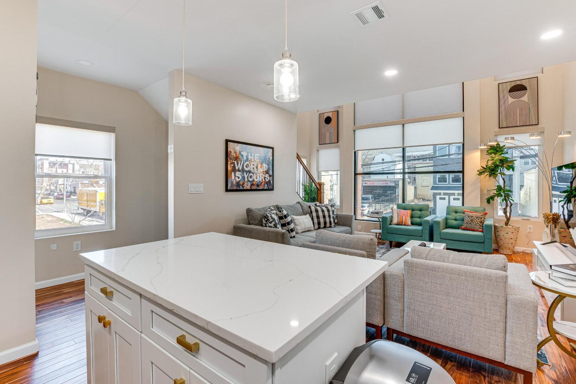 Luxe Retreat With Rooftop Deck Pets Welcome! Holiday home *