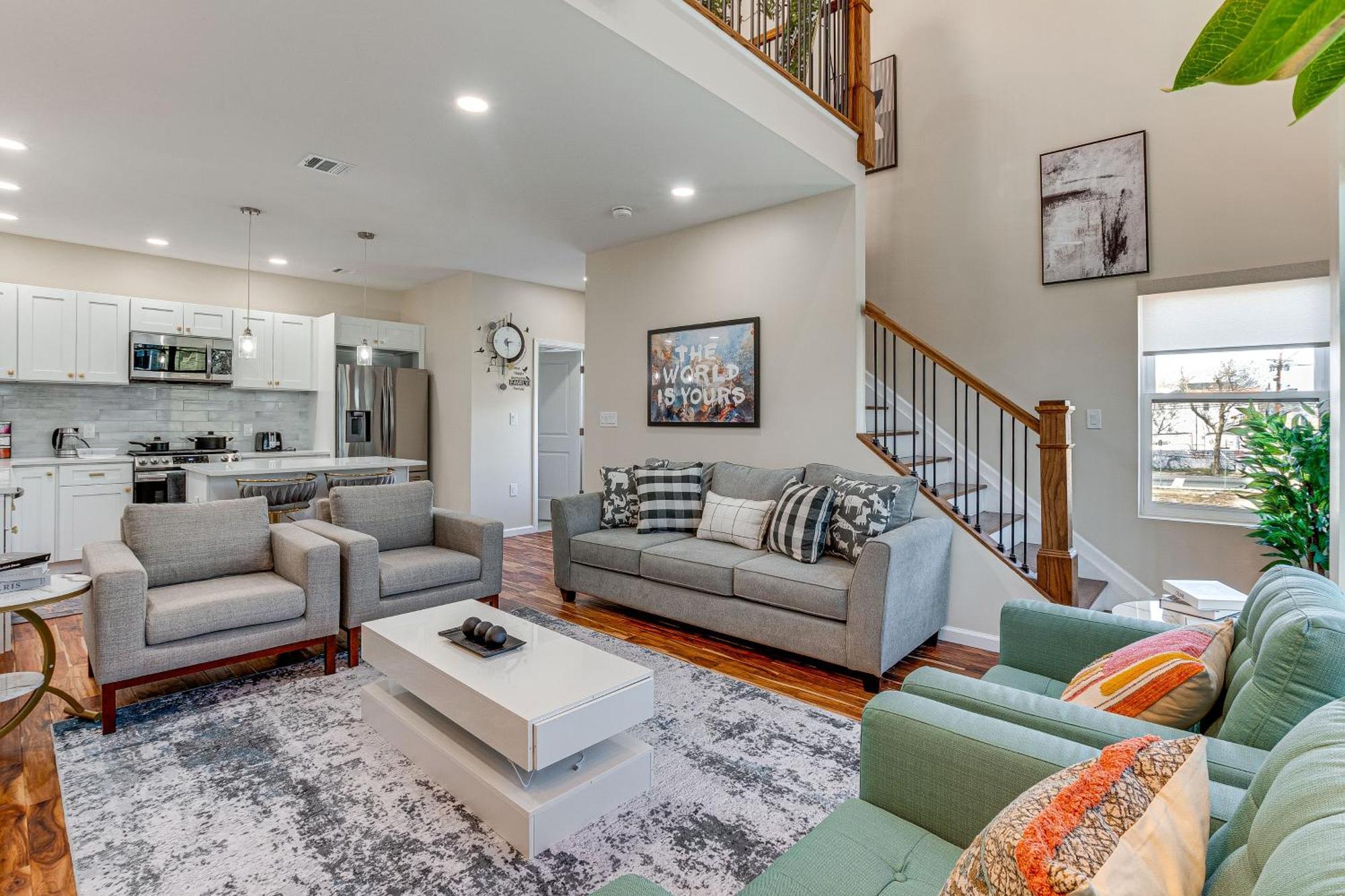Luxe Retreat With Rooftop Deck Pets Welcome!