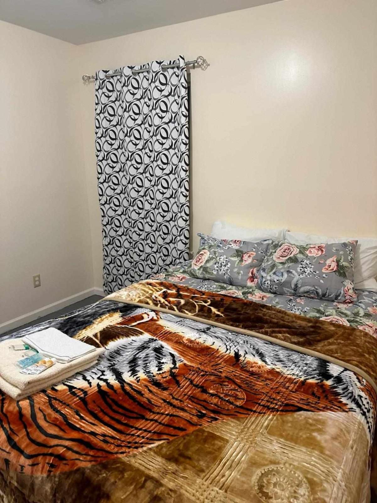 Travelers Long With Private Bathroom Divine And 5mins To Ewr Airport And 4mins To Penn Station Newark, New York