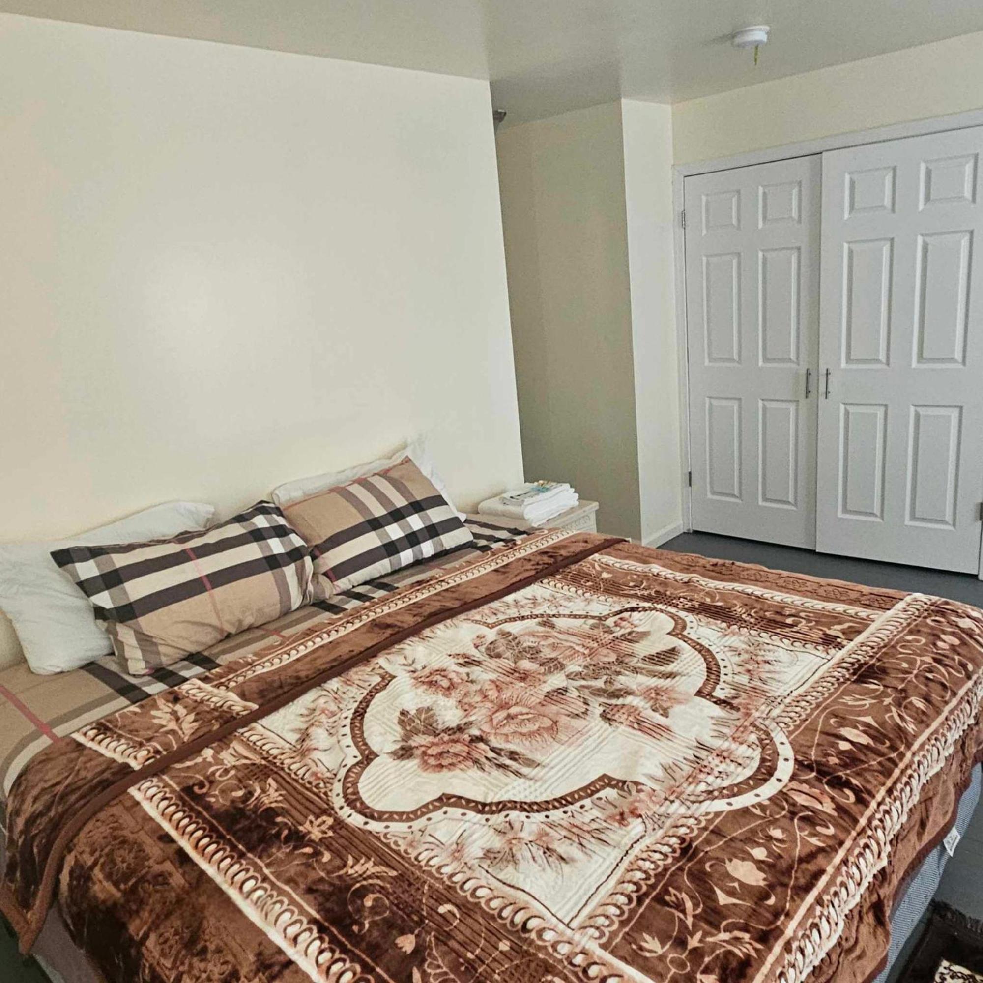 Travelers Long With Private Bathroom Divine And 5mins To Ewr Airport And 4mins To Penn Station Newark, New York