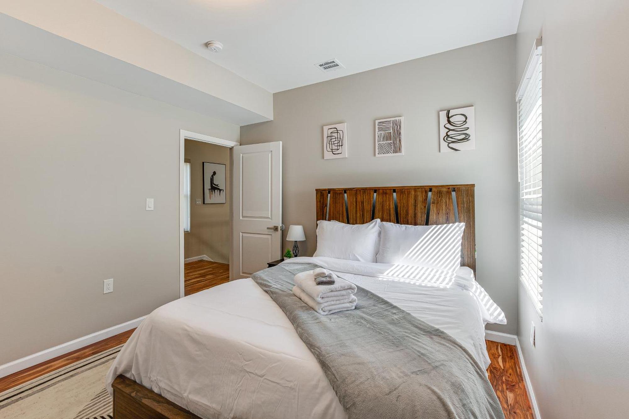 Holiday home Luxe Retreat With Rooftop Deck Pets Welcome! Newark