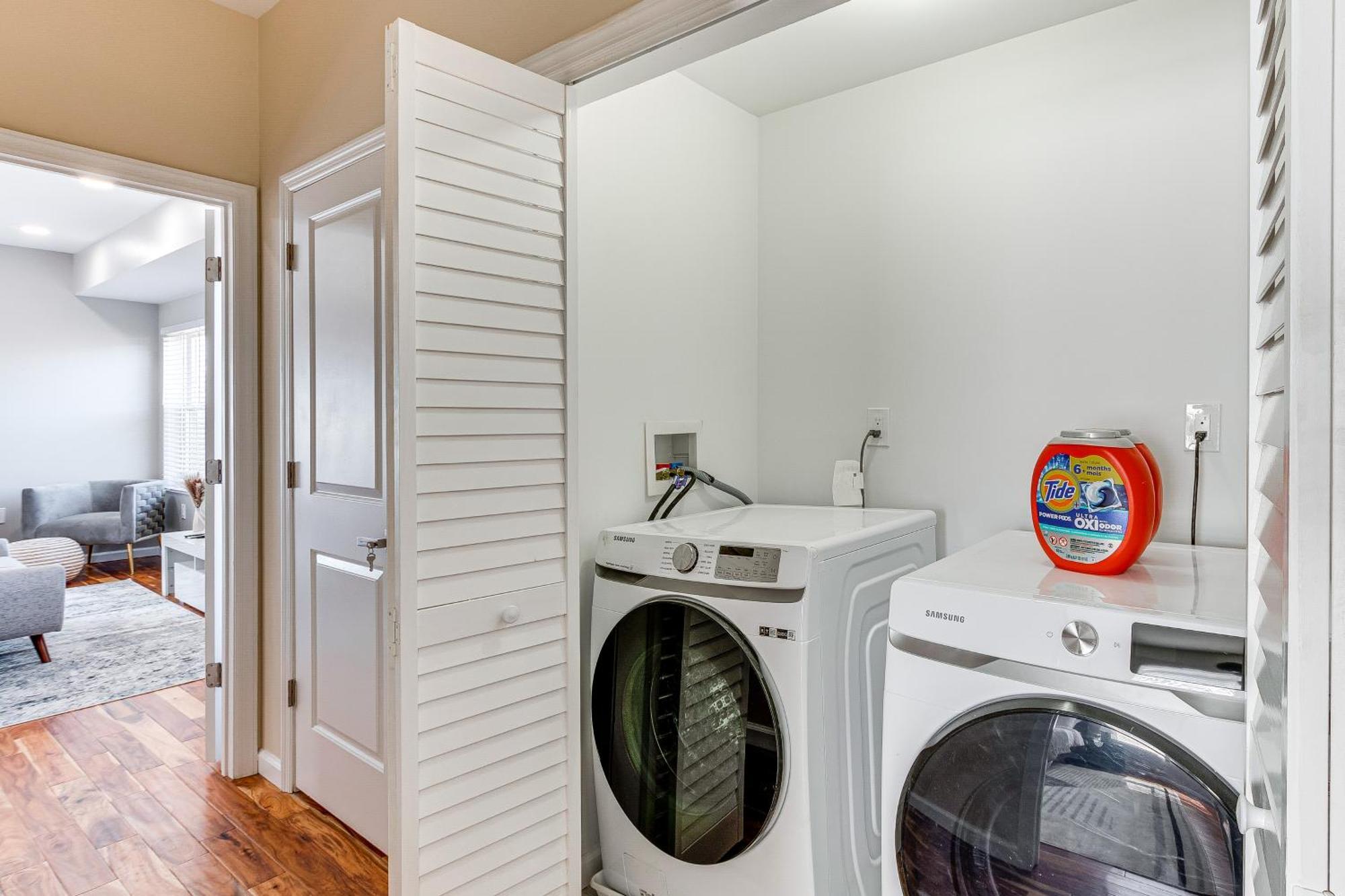Holiday home Luxe Retreat With Rooftop Deck Pets Welcome! *