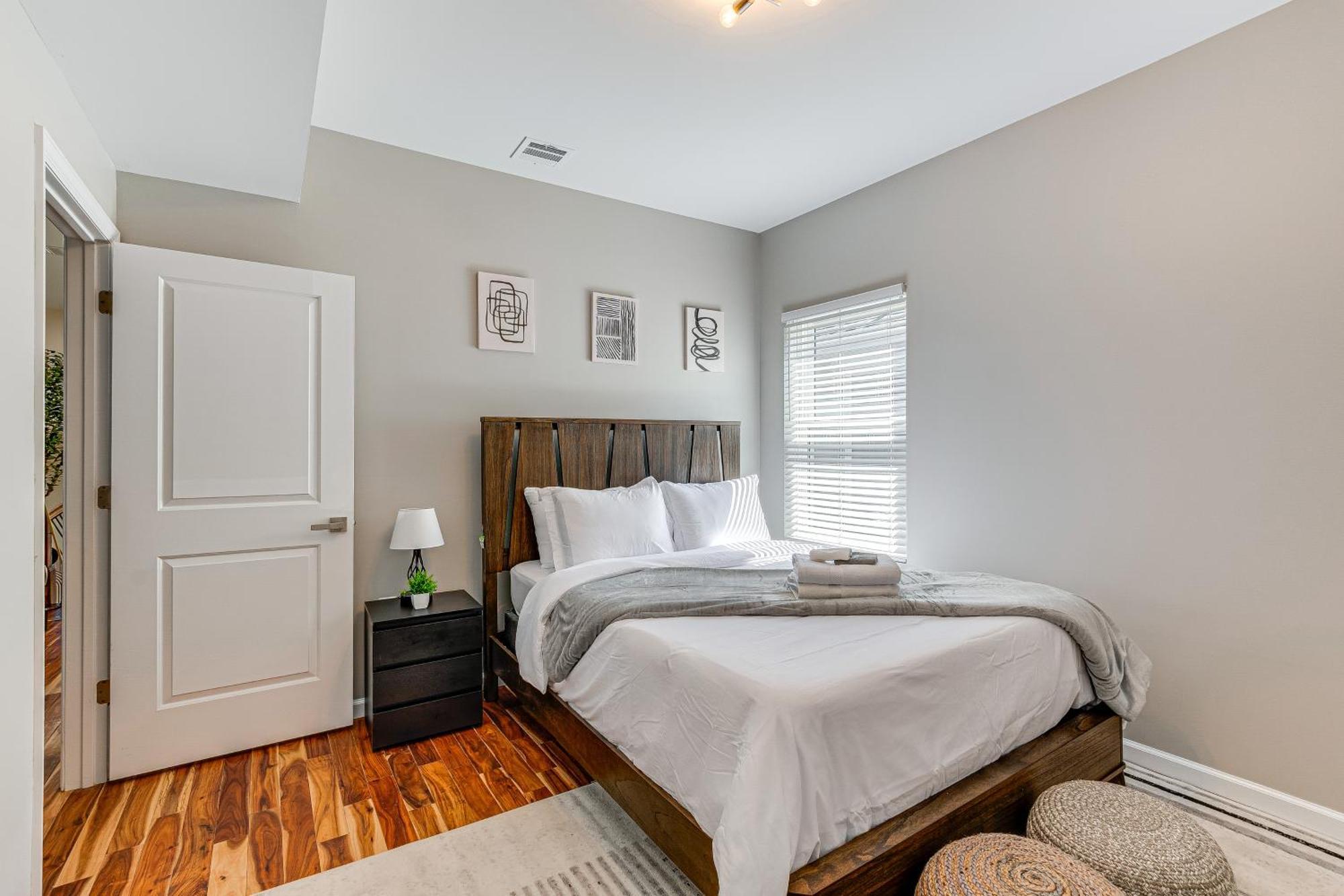 Luxe Retreat With Rooftop Deck Pets Welcome!