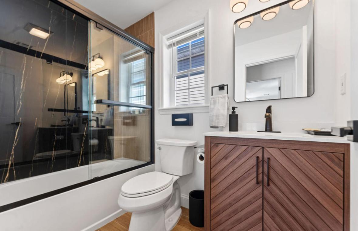 Apartment Cityscape Unit 2 *