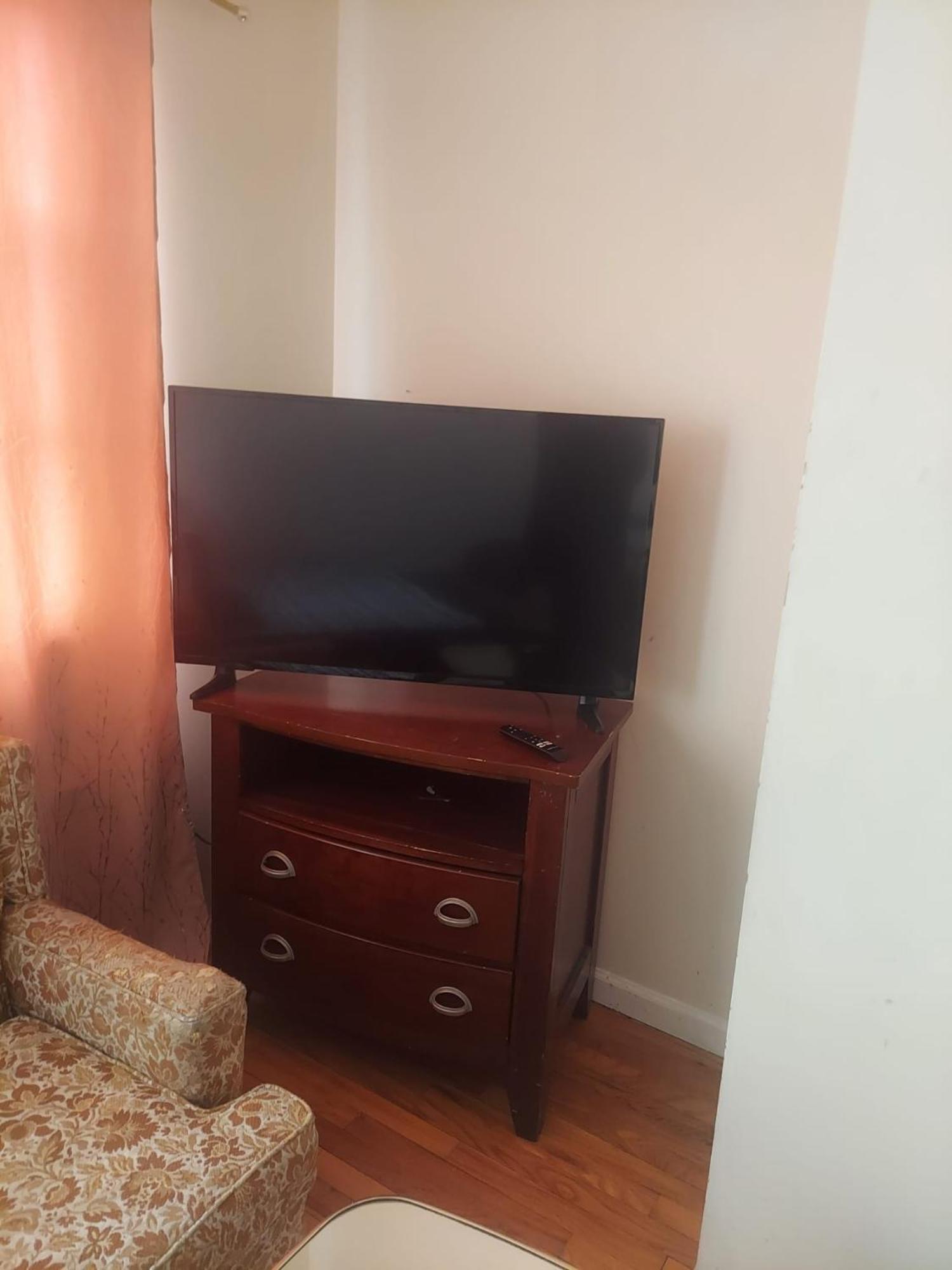 Hospedagem domiciliar Crystal 1 Near 12mins To Ewr Airport / Prudential / Njit / Penn Station Newark
