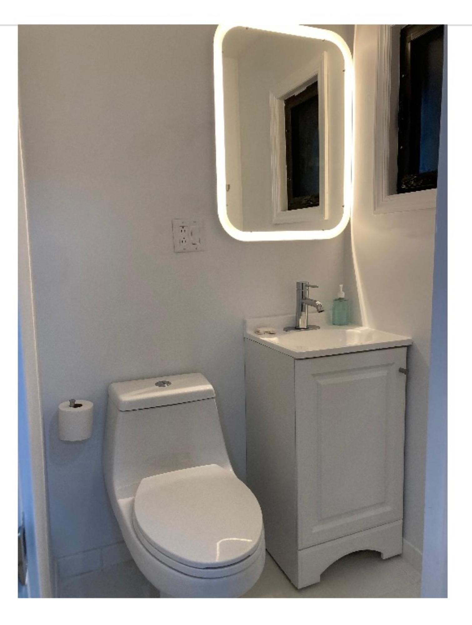Modern Ironbound With Kitchen-fasttraintonyc-onestoptoairport *