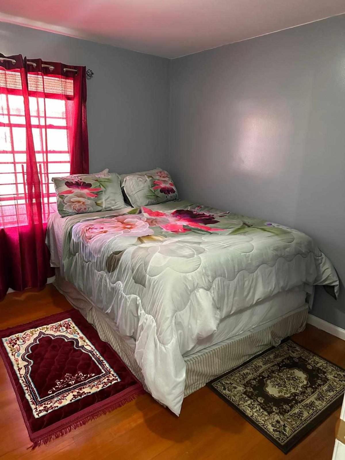 Guest house Divine And 67 Sherman 5mins To Ewr Airport And 4mins To Penn Station Newark, 20mins To New York