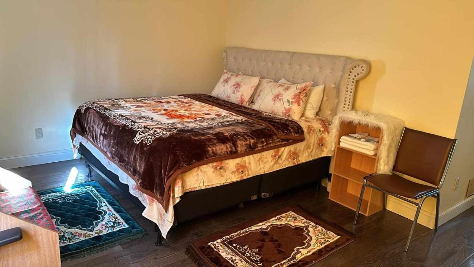 Guest house Divine And 67 Sherman 5mins To Ewr Airport And 4mins To Penn Station Newark, 20mins To New York *