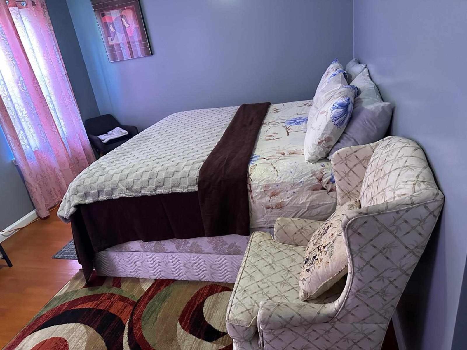 Guest house Divine And 67 Sherman 5mins To Ewr Airport And 4mins To Penn Station Newark, 20mins To New York *