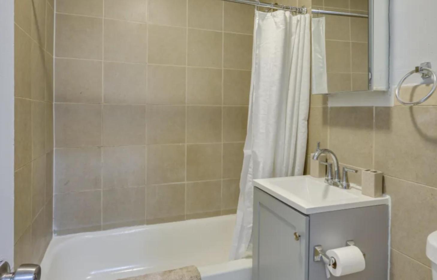 Guest house Clinton Hills - *