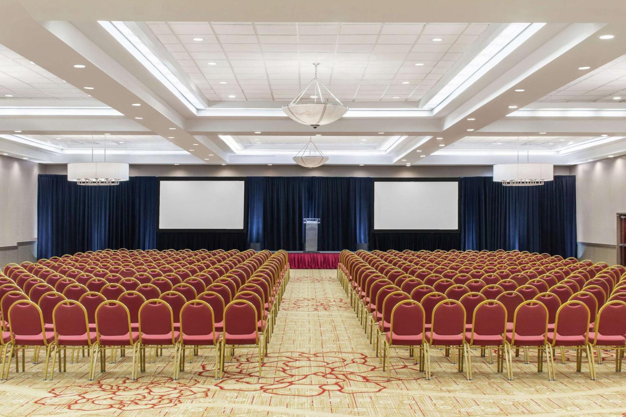 Doubletree By Hilton Airport Hotel Newark