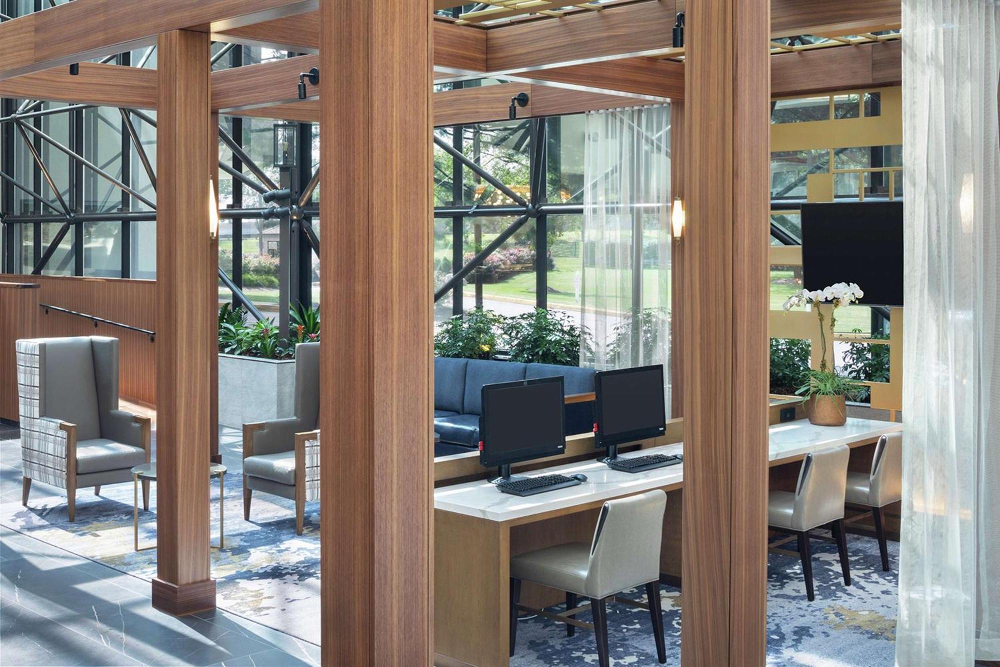 Doubletree By Hilton Airport Hotel