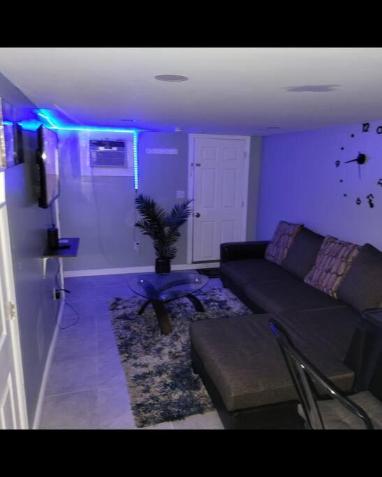 Homely 3 Bedroom Unit * Newark