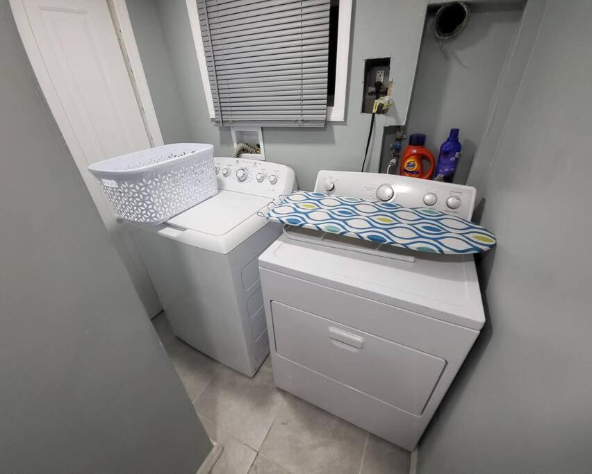Homely 3 Bedroom Unit Apartment Newark