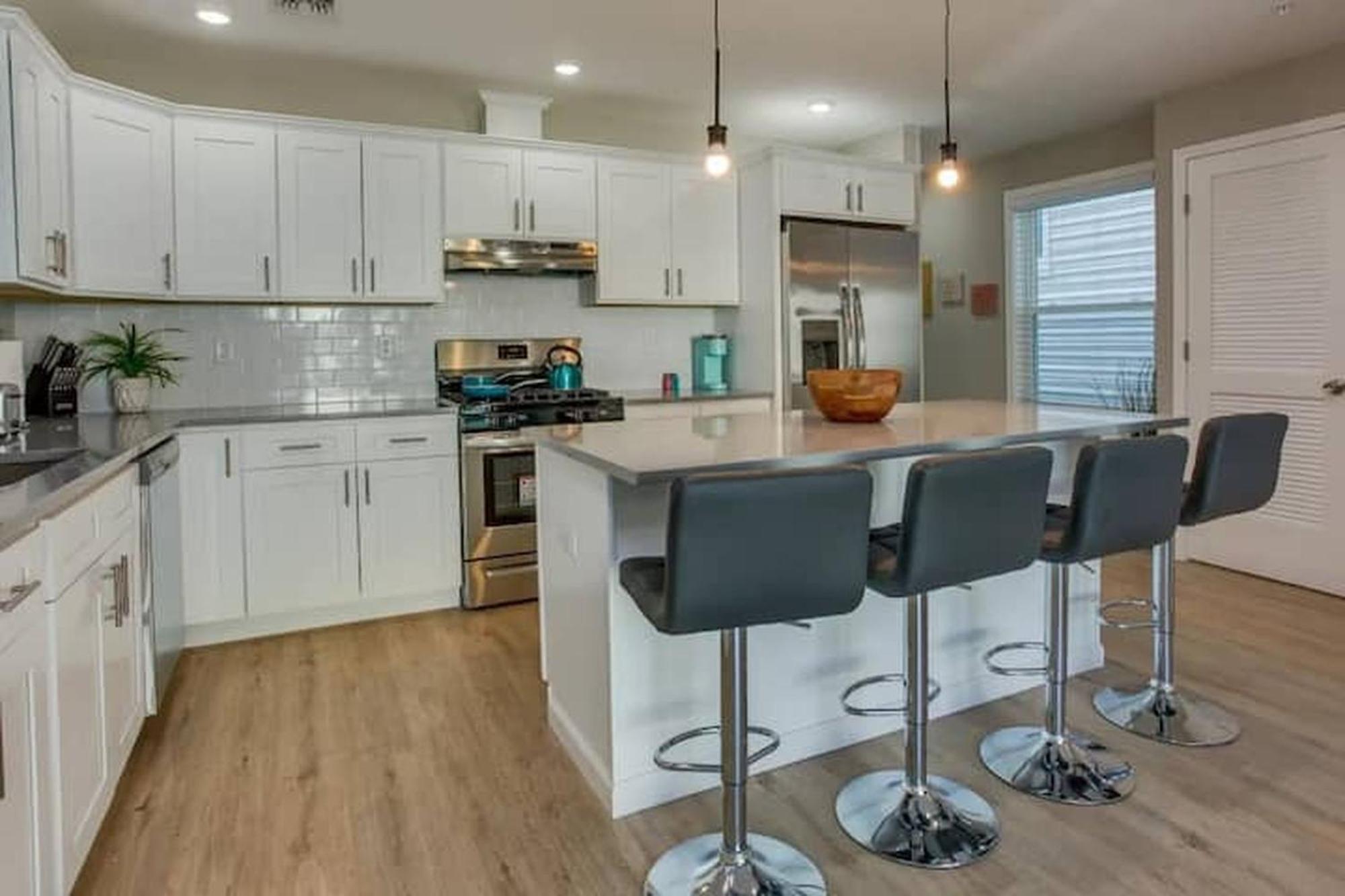 Modern Getaway Near Downtown & Nyc