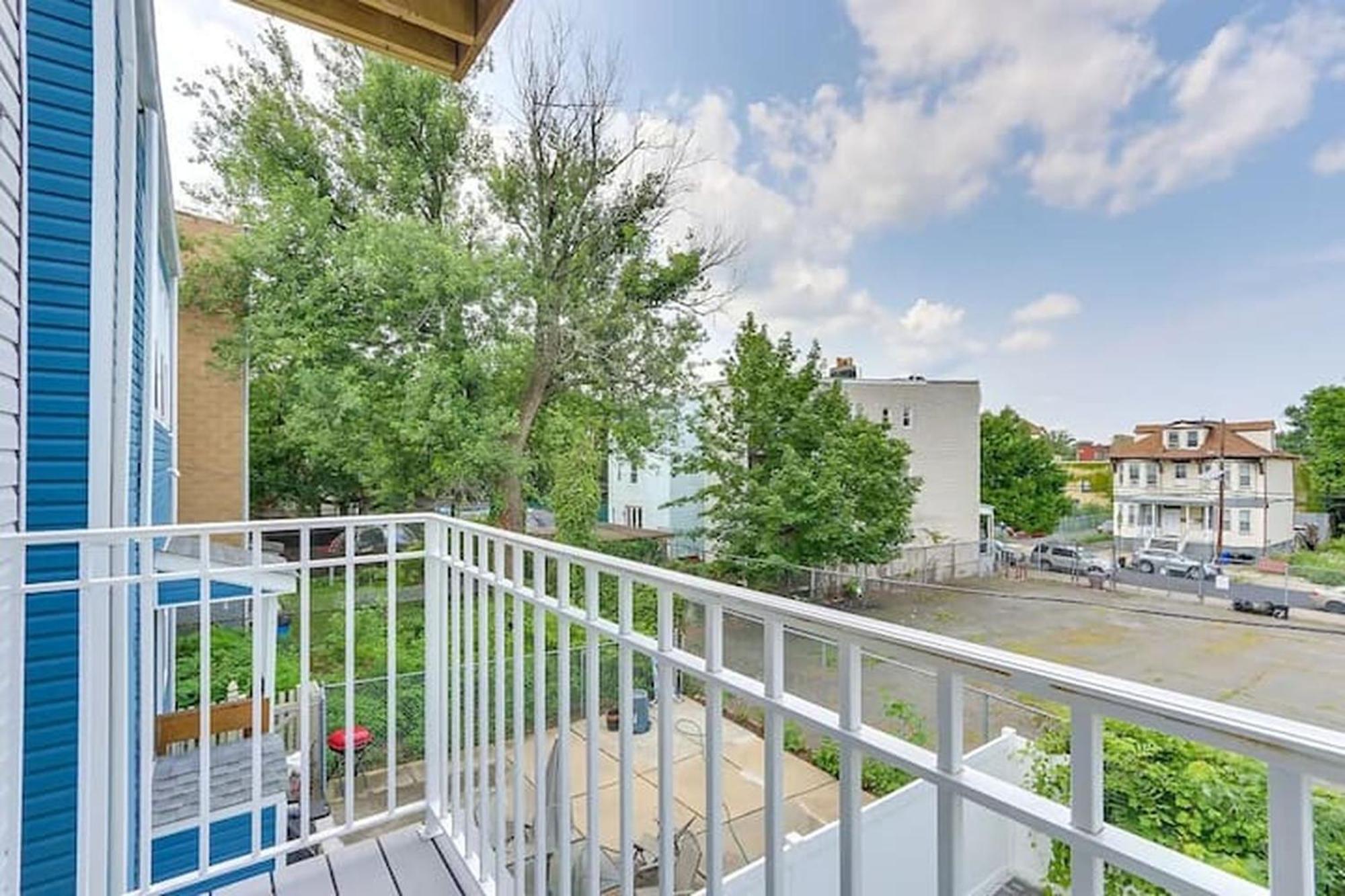 Modern Getaway Near Downtown & Nyc