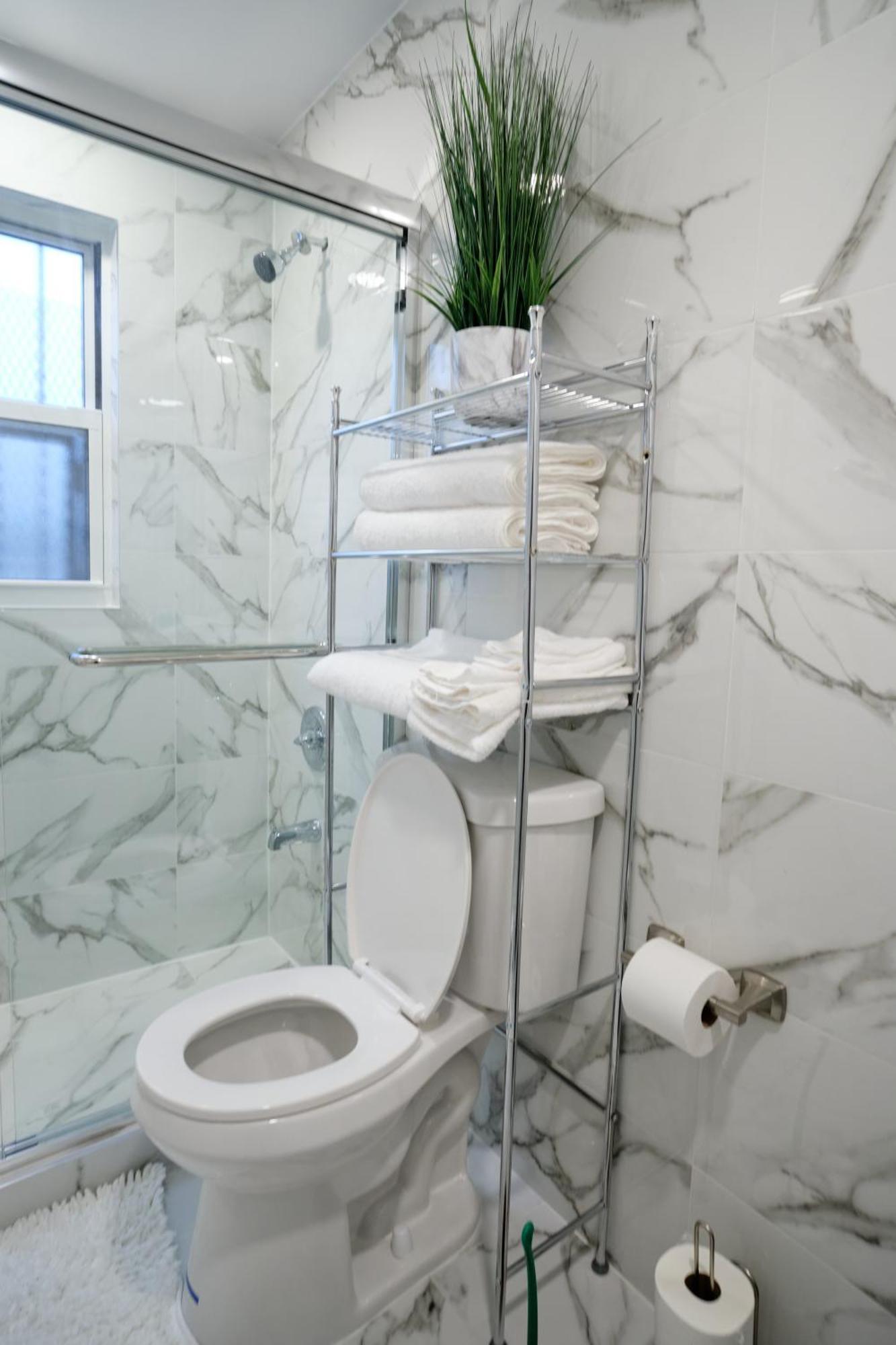 Exquisite 3 Bedrooms Apartment Newark