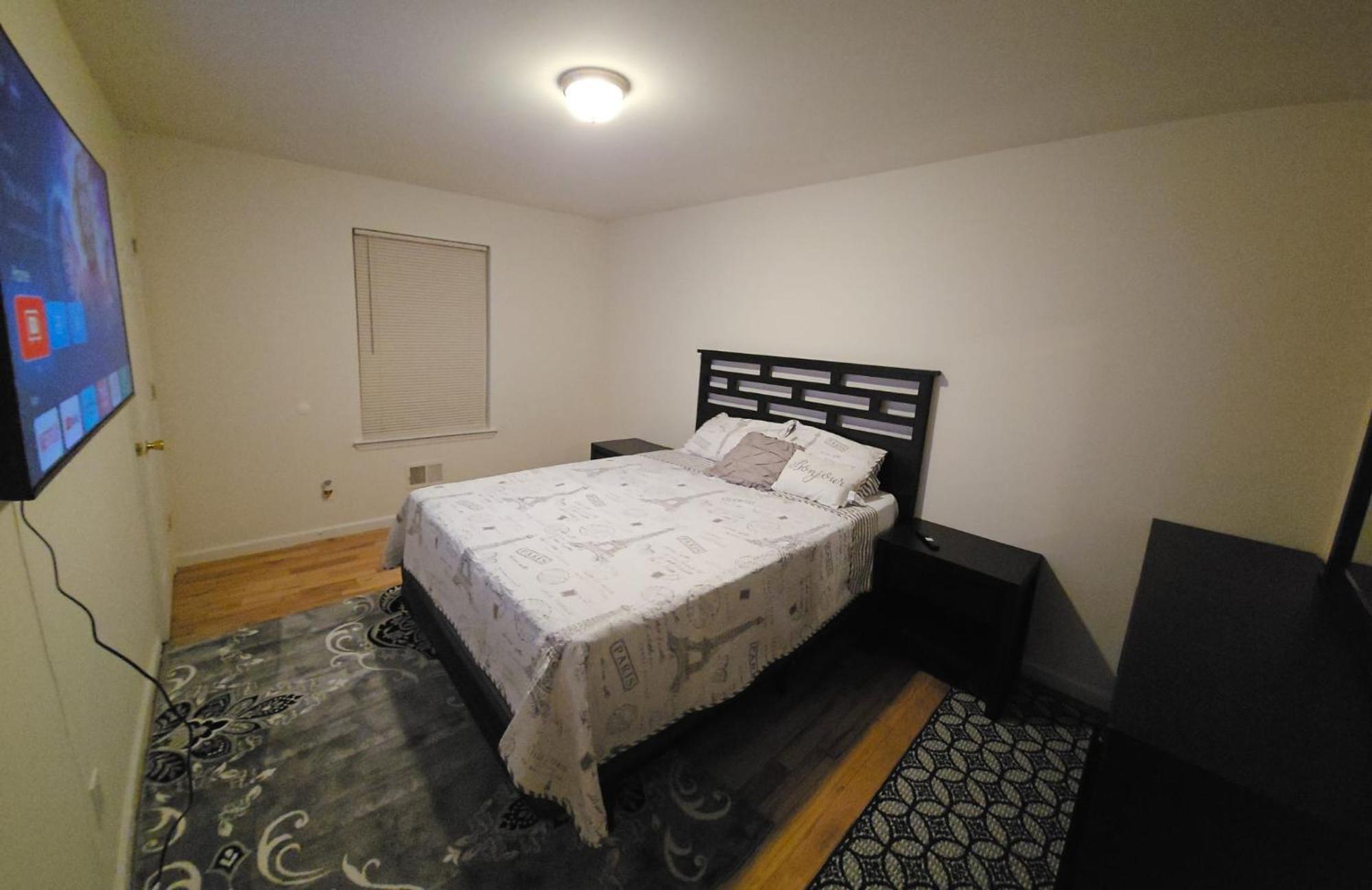 Travelers' Delight In City Apartment Newark