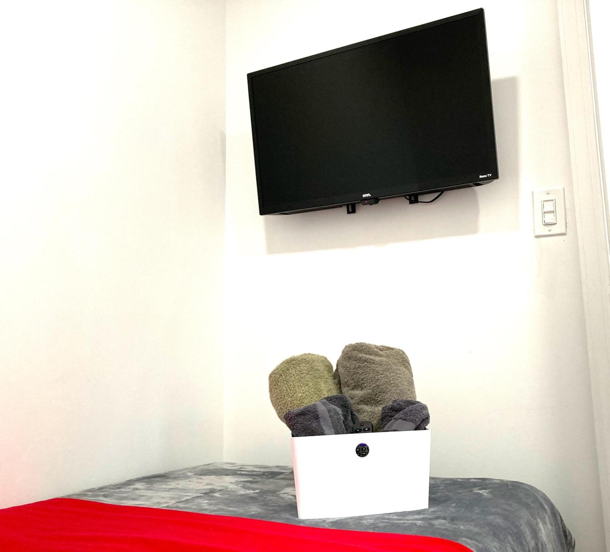 Modern Ironbound With Kitchen-fasttraintonyc-onestoptoairport