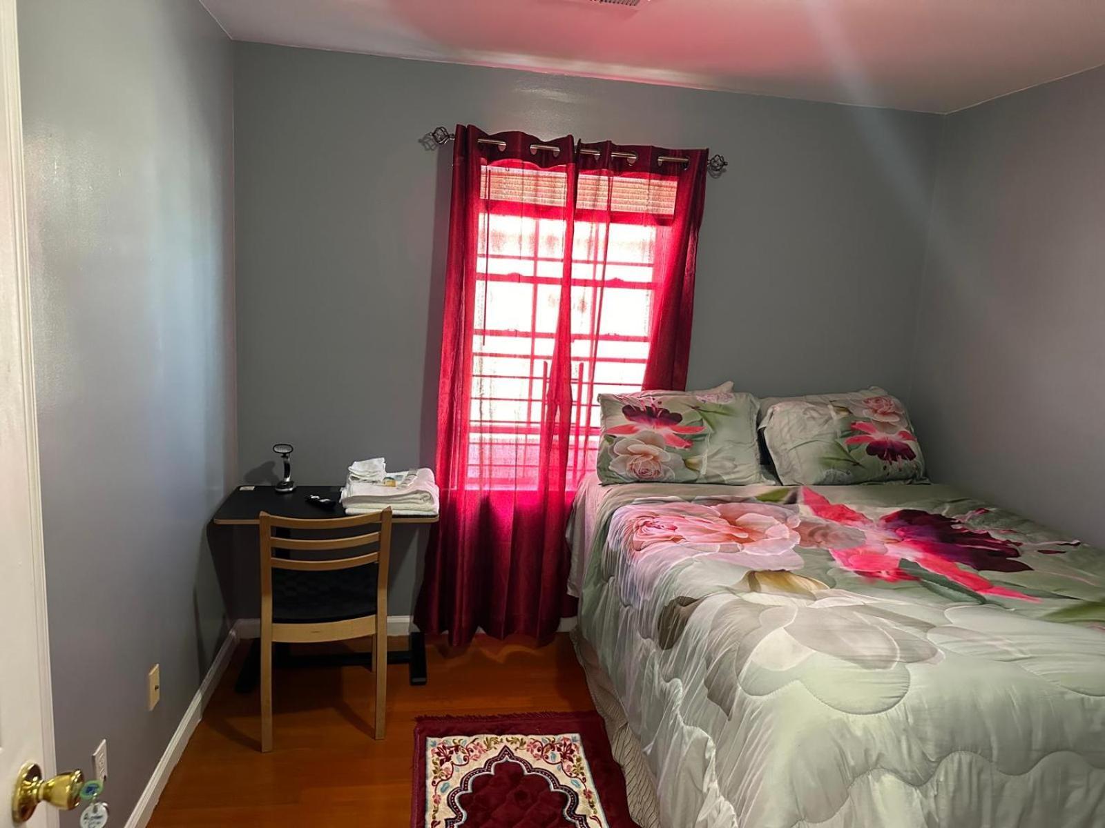 Divine 65 Sherman 6mins To Airport And 4mins To Penn Station Guest house Newark