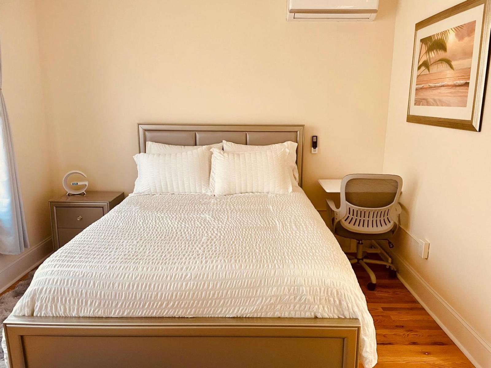 Ooohlala! 2 Beds And 2 Full Baths W/free Parking