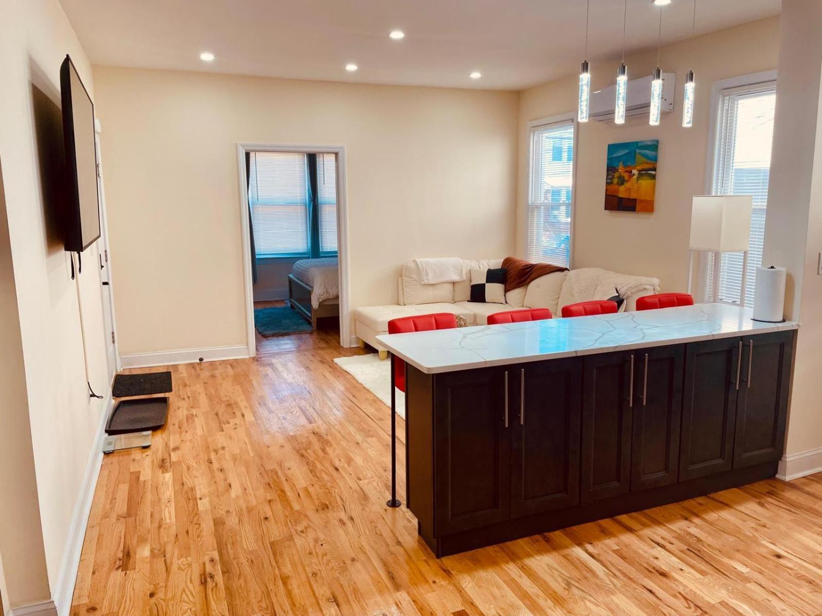 Ooohlala! 2 Beds And 2 Full Baths W/free Parking Apartment Newark