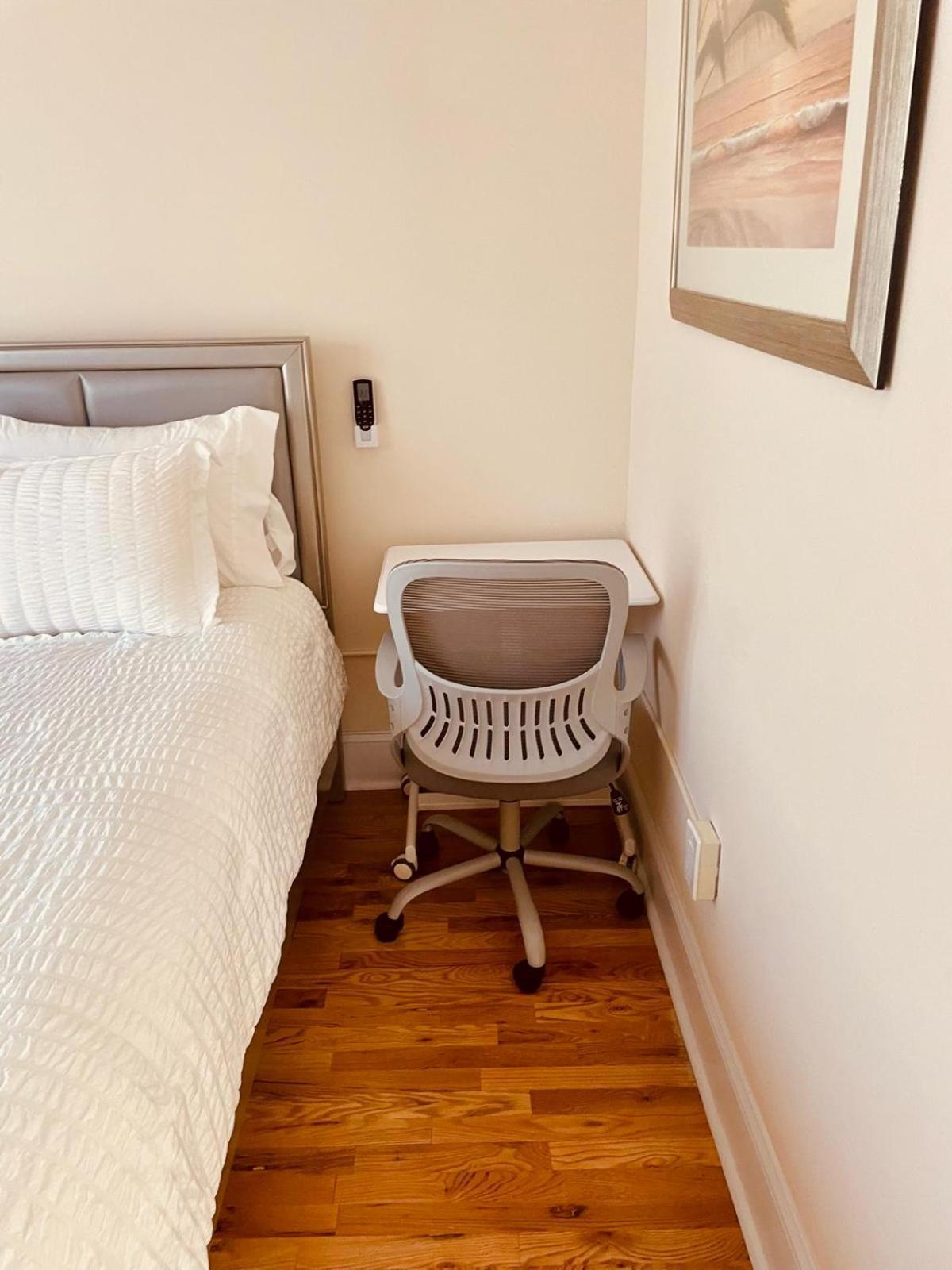 Ooohlala! 2 Beds And 2 Full Baths W/free Parking Apartment Newark