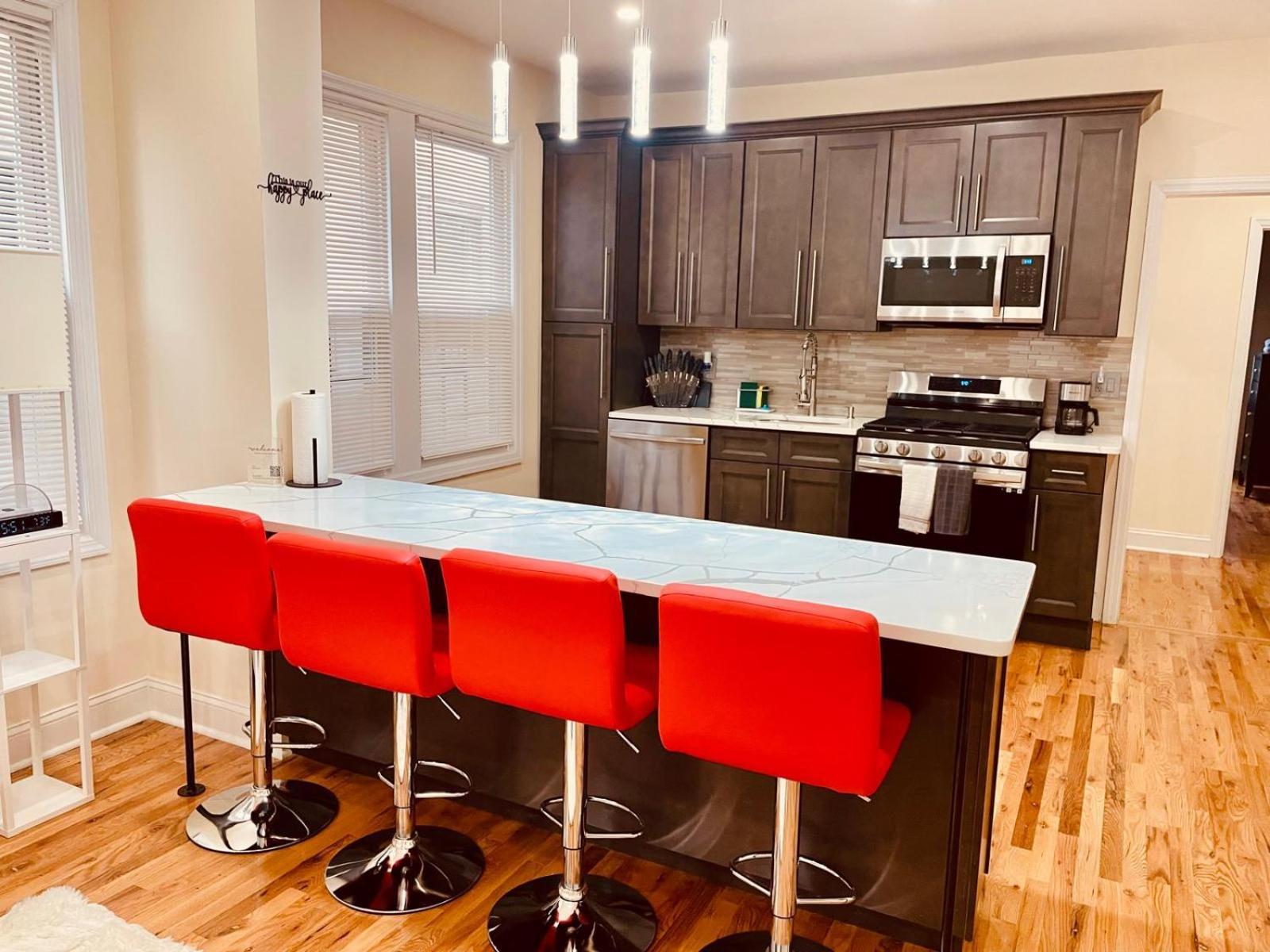 Ooohlala! 2 Beds And 2 Full Baths W/free Parking * Newark