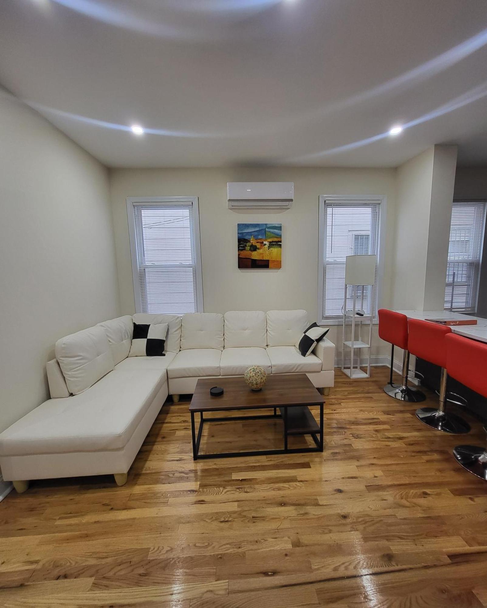 Ooohlala! 2 Beds And 2 Full Baths W/free Parking Apartment *