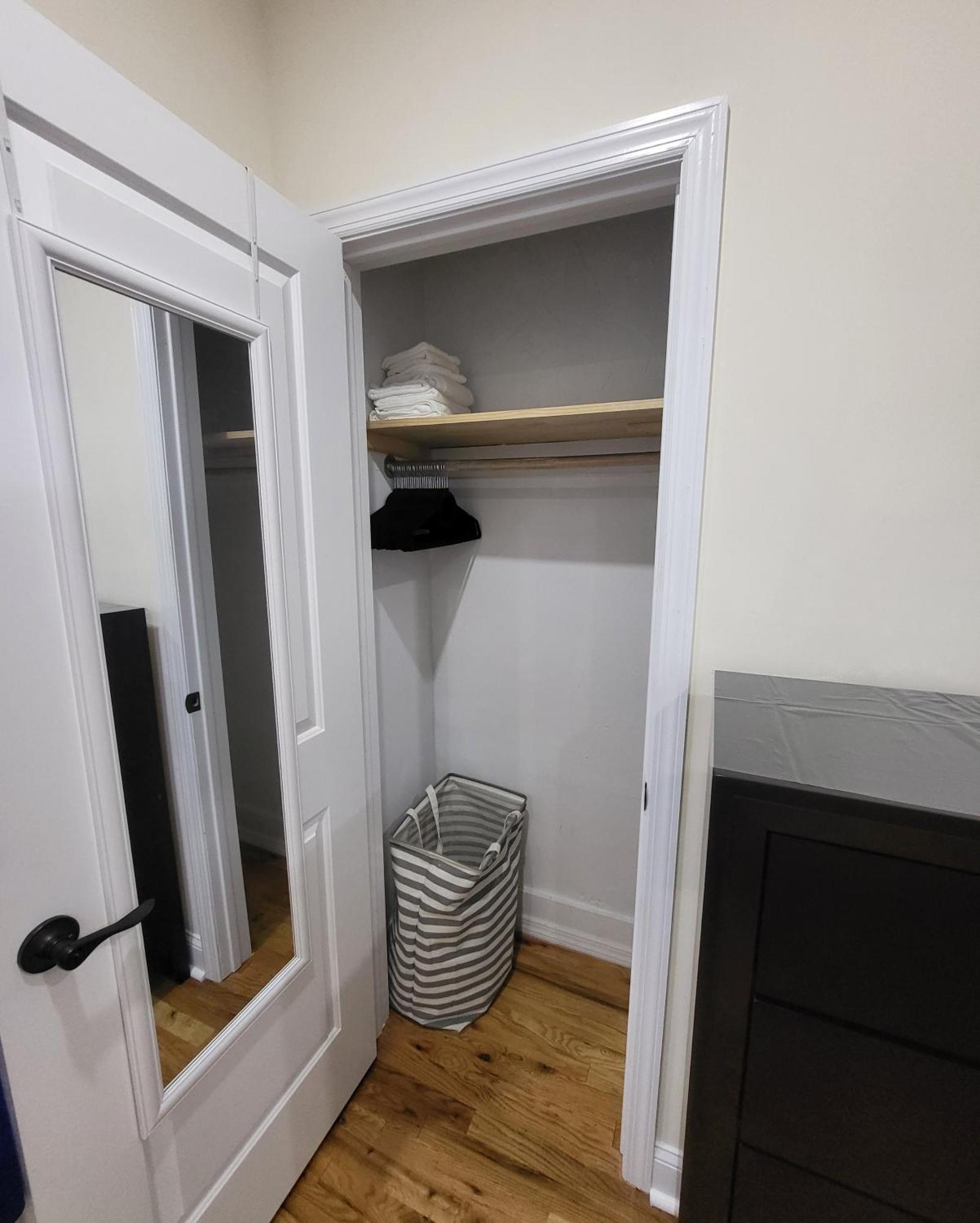 Ooohlala! 2 Beds And 2 Full Baths W/free Parking Newark