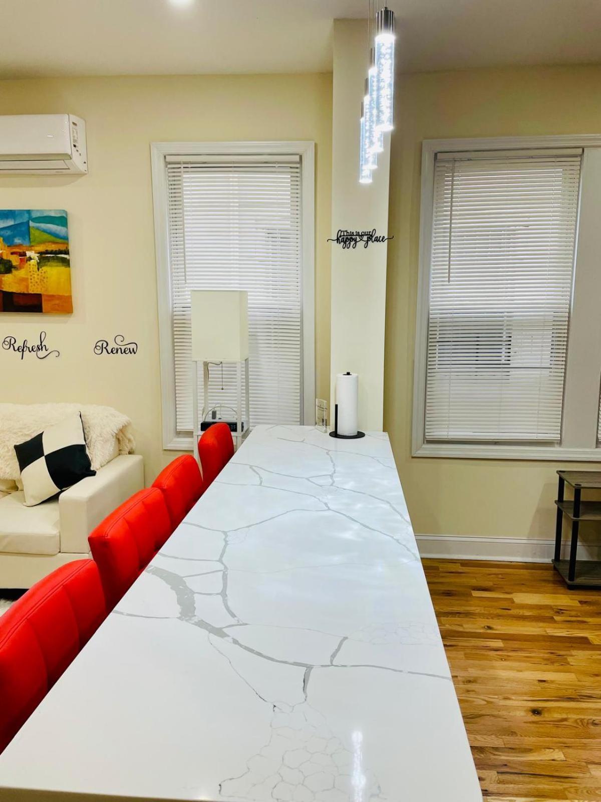Apartment Ooohlala! 2 Beds And 2 Full Baths W/free Parking