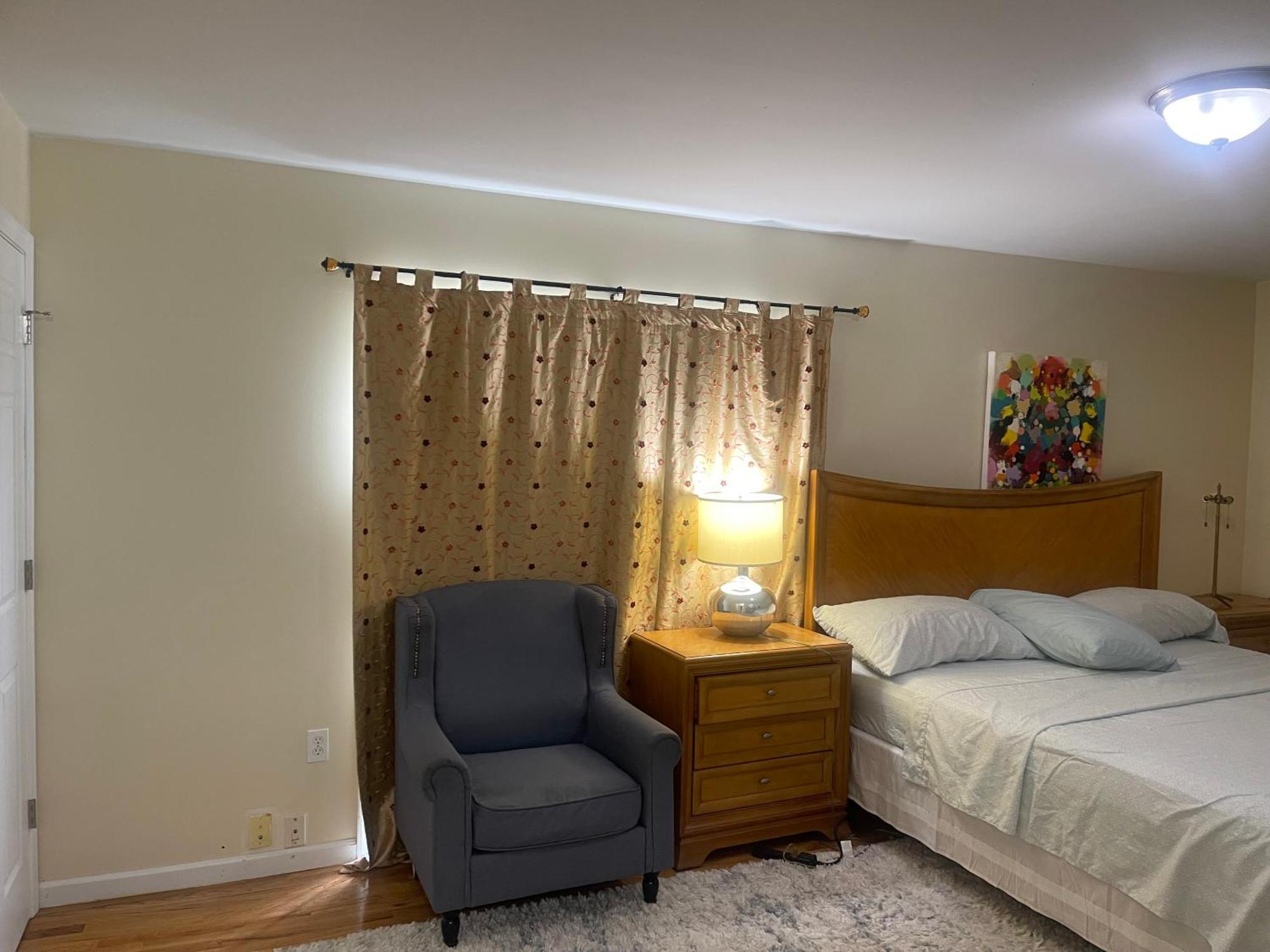 Perculiar A Apartment