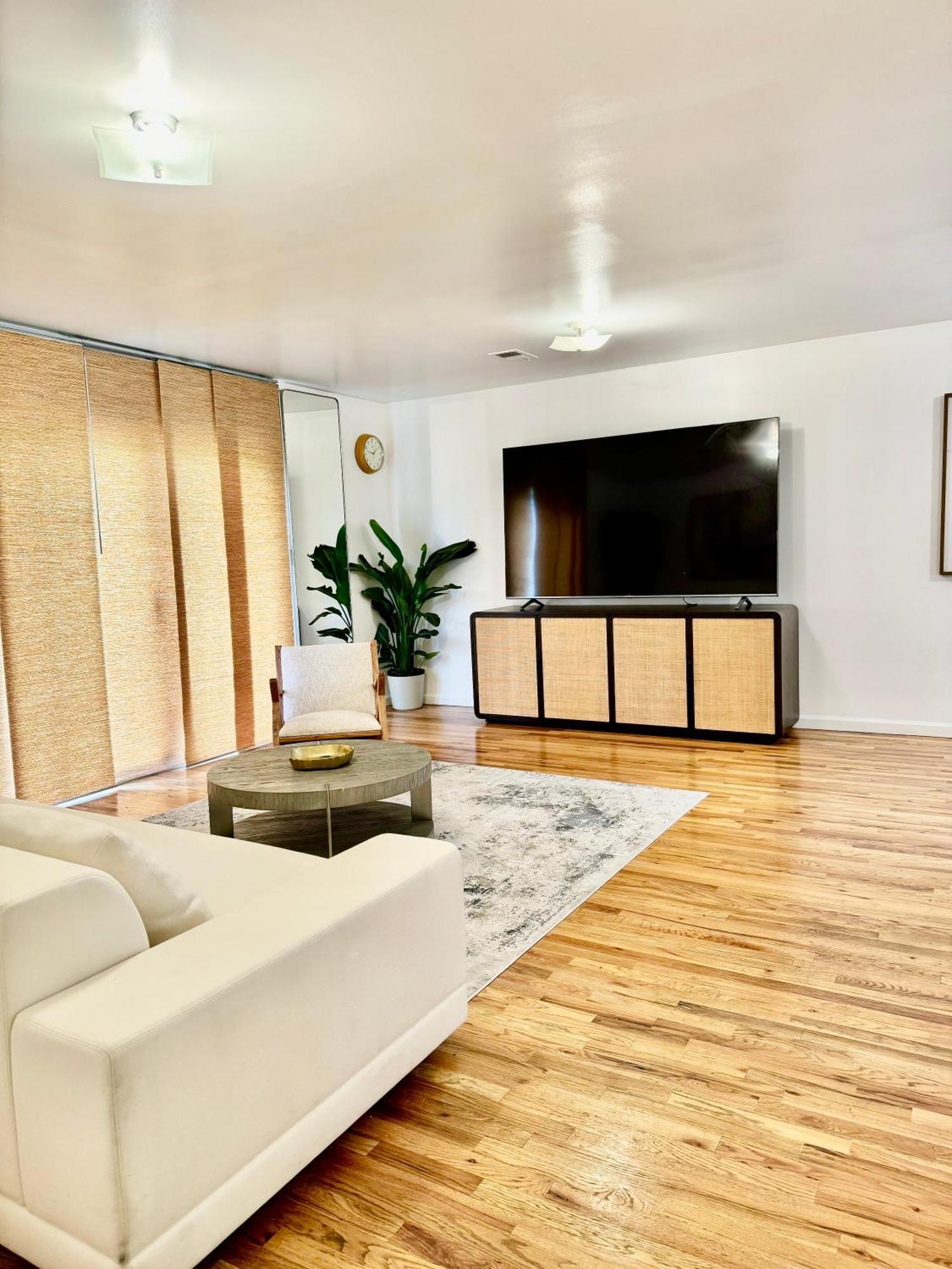 Stylish Evergreen By Airport Apartment *