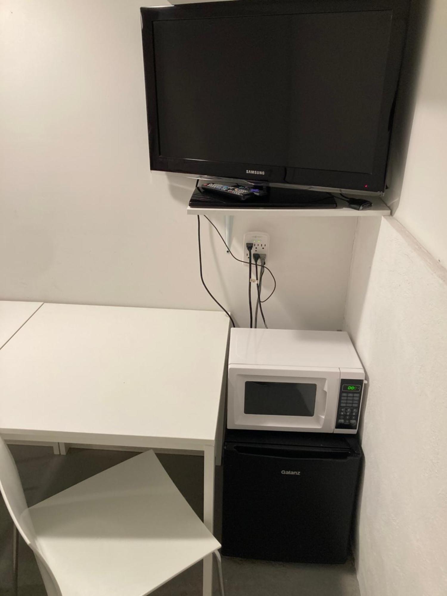 Modern Ironbound With Kitchen-fasttraintonyc-onestoptoairport Newark