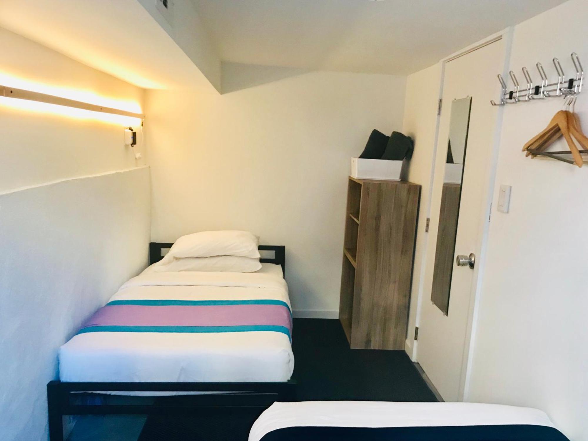 Modern Ironbound With Kitchen-fasttraintonyc-onestoptoairport *
