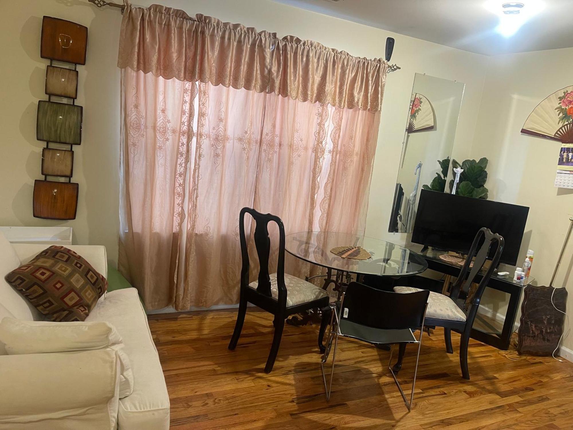 Homestay Peculiar D At 62 1st Street Newark