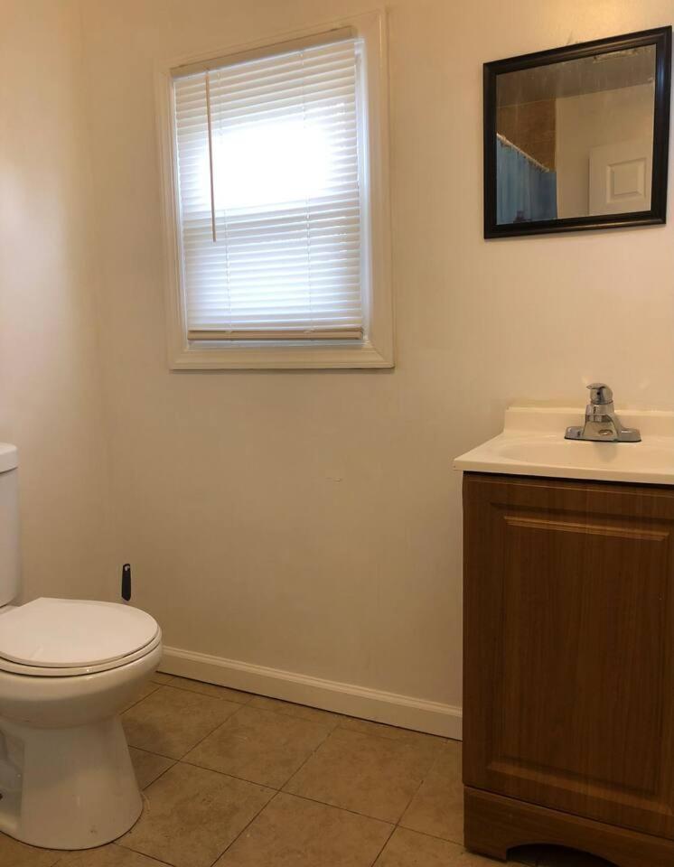 Private With 3 Bedrooms And 1 Bathroom Near International Airport Ewr And New York Apartment *