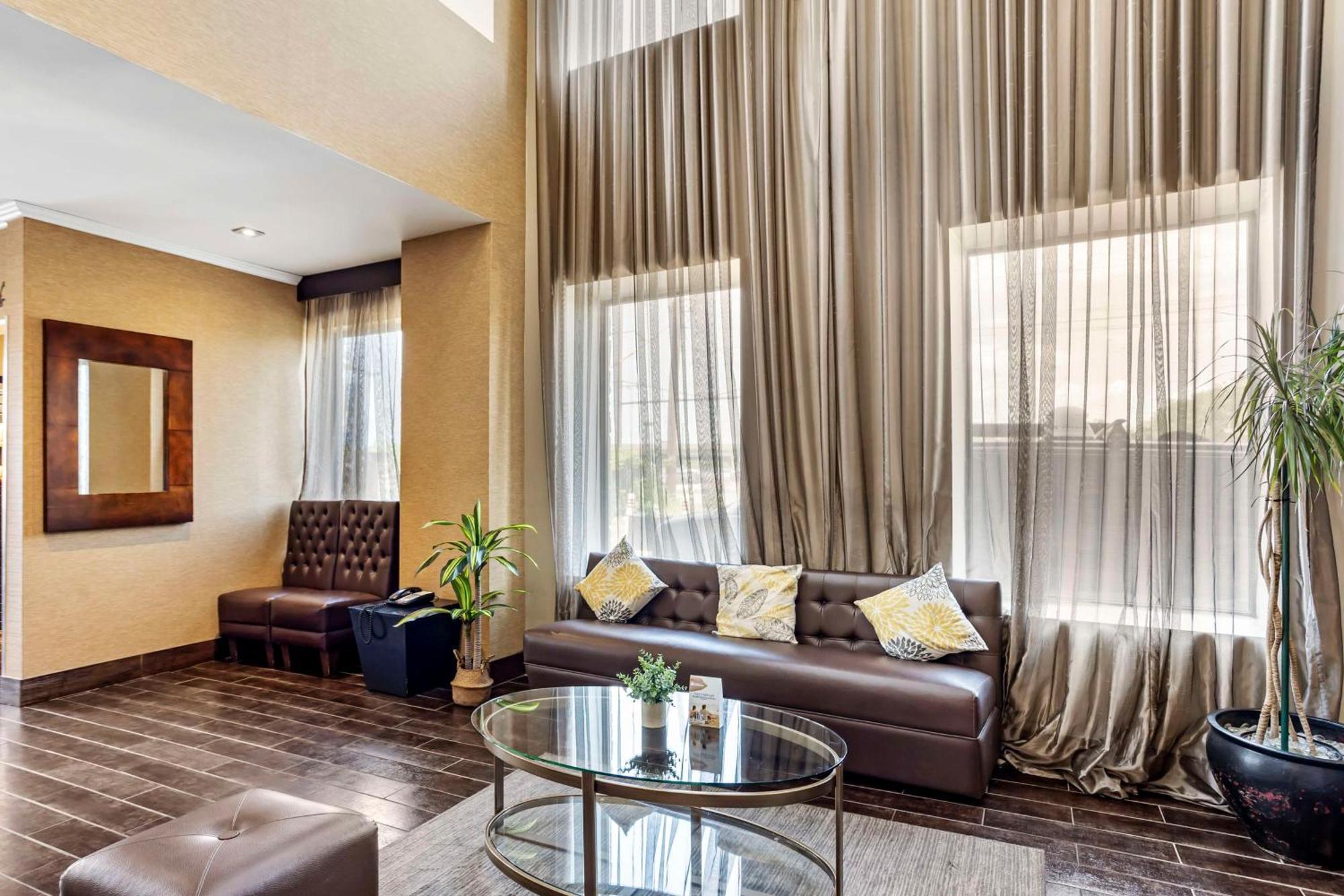 Western Airport West 3*
