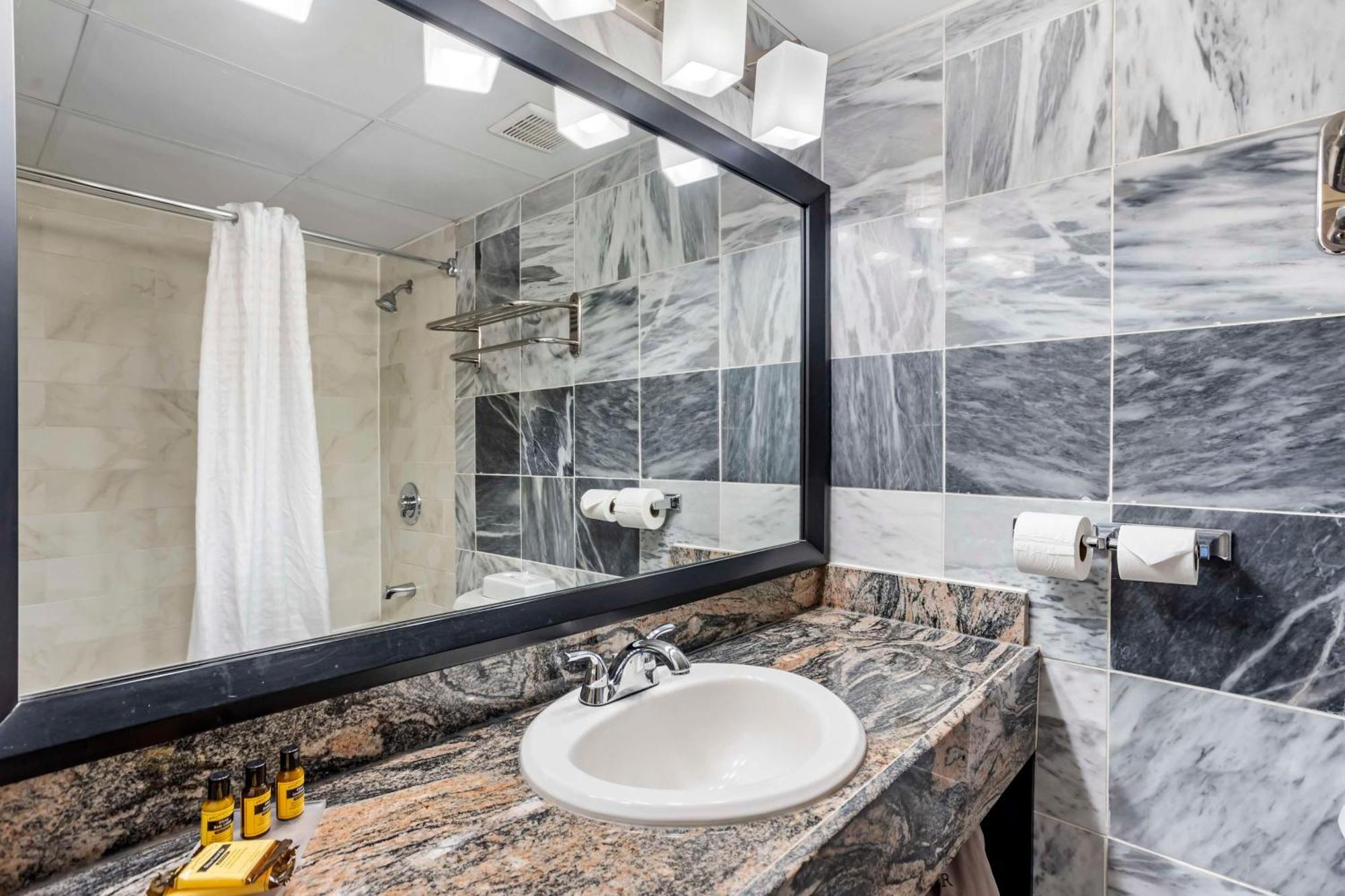 Hotel Western Airport West 3*