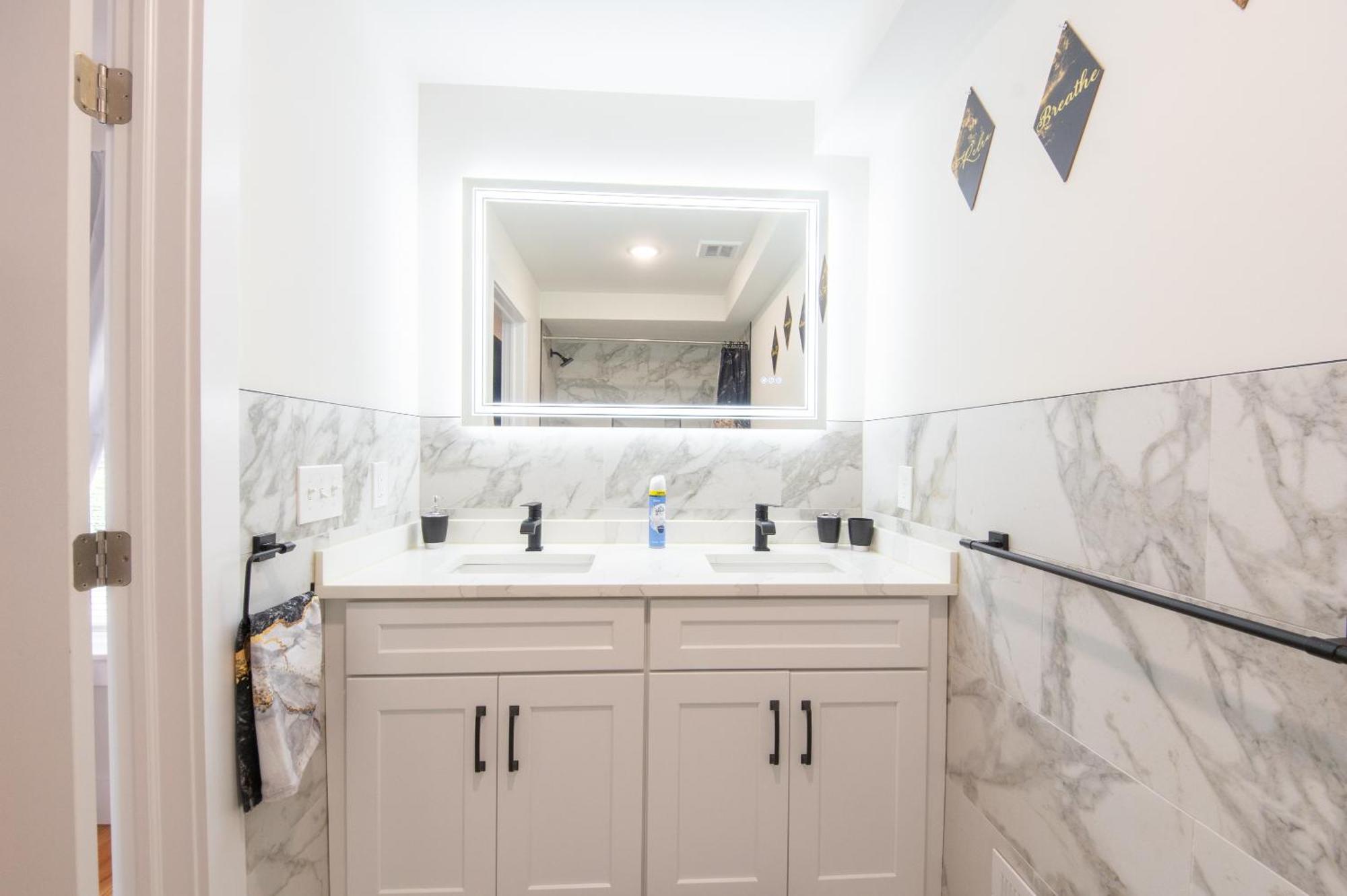Divine Essence Apartment Newark