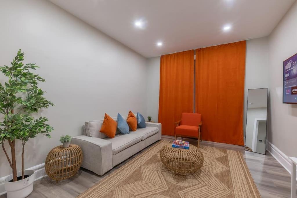 2 Days Get 40 Percent Off For, Sleeps 6 & 2 Queen * Newark