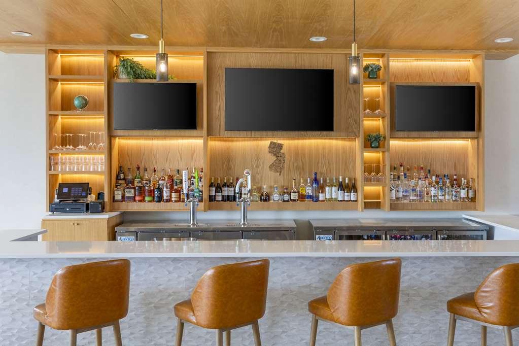 Comfort & Liberty International Airport