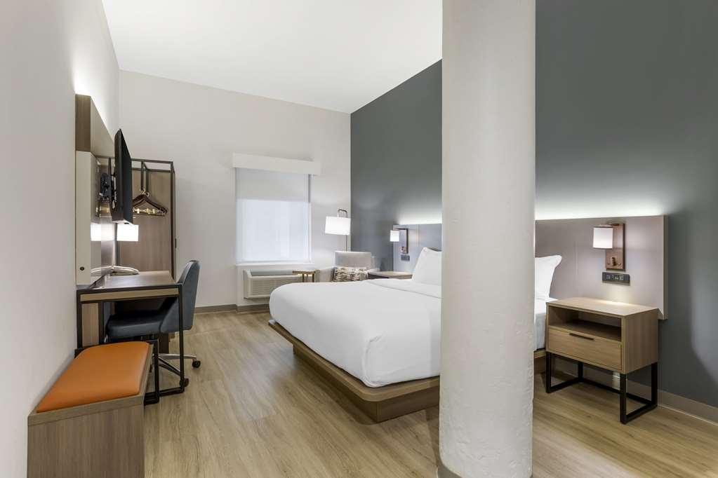 Hotel Comfort & Liberty International Airport