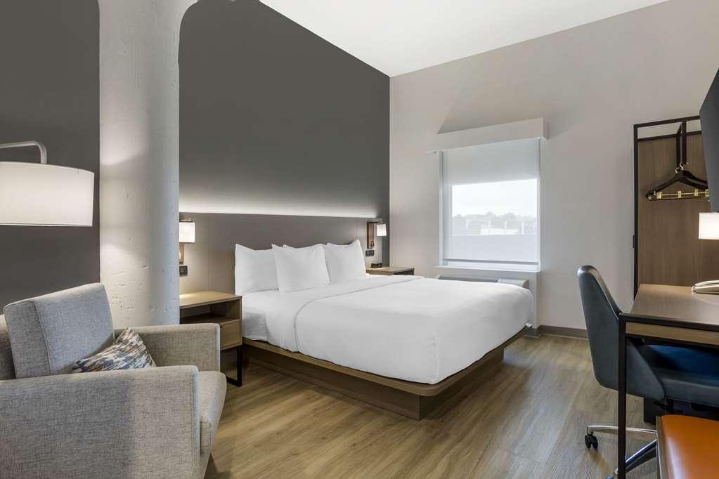 Hotel Comfort & Liberty International Airport *