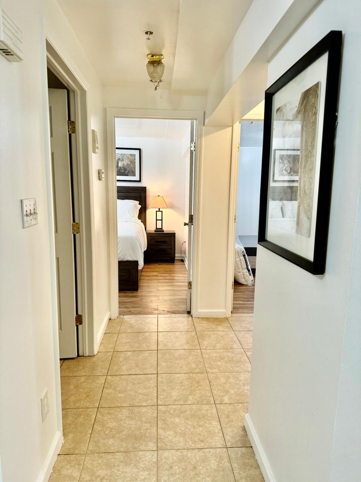 Cozy Evergreen By Airport Apartment *