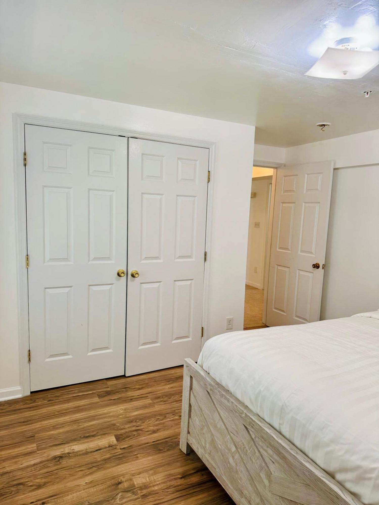 Cozy Evergreen By Airport Newark