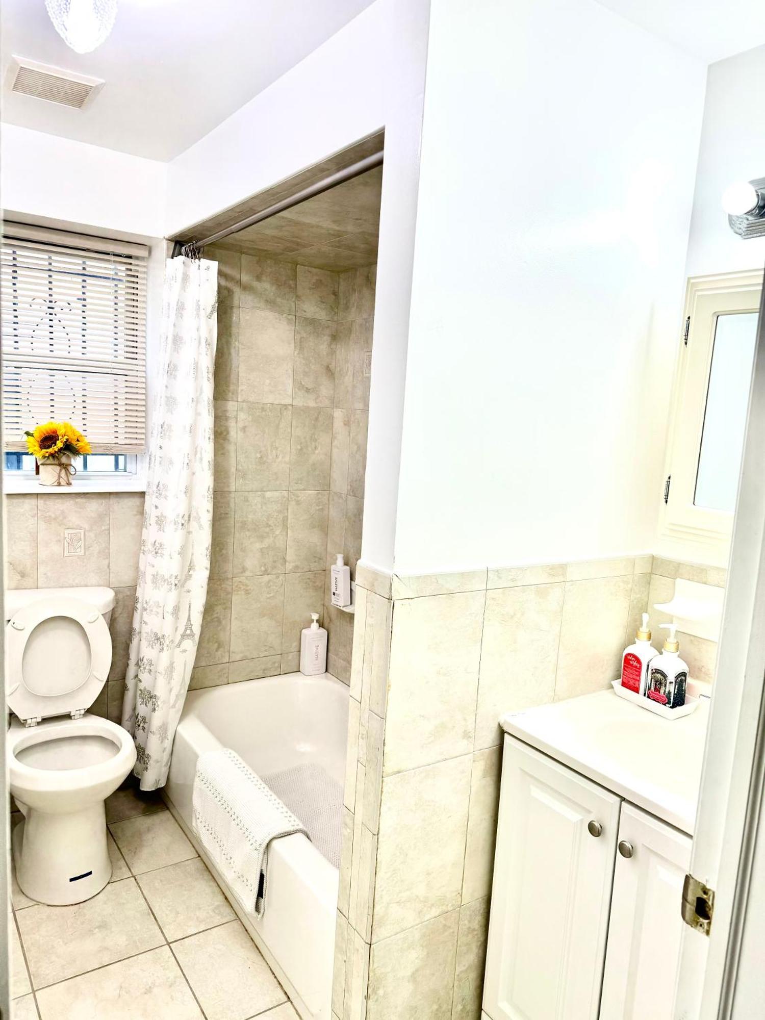 Cozy Evergreen By Airport * Newark