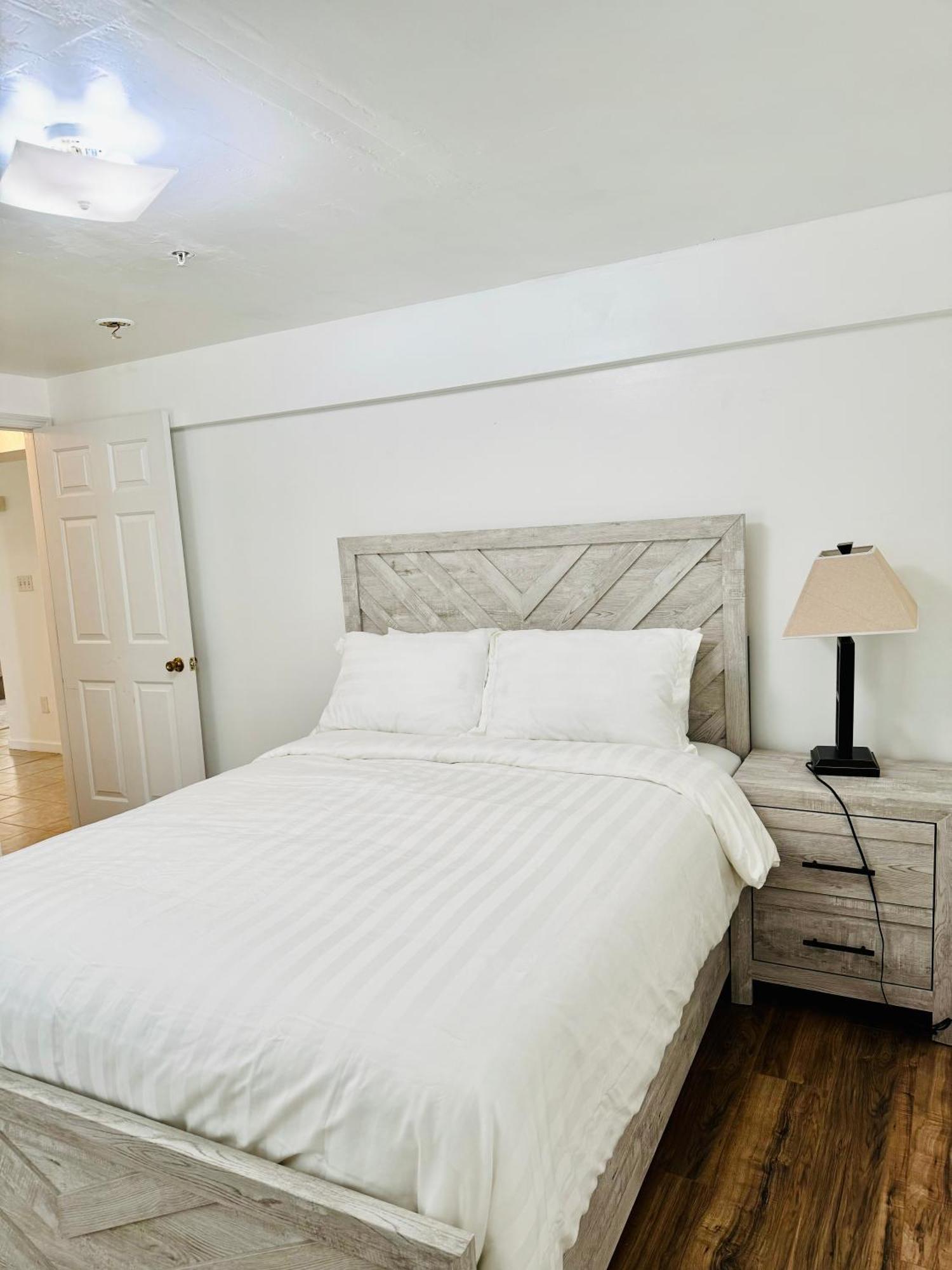 Cozy Evergreen By Airport Apartment *