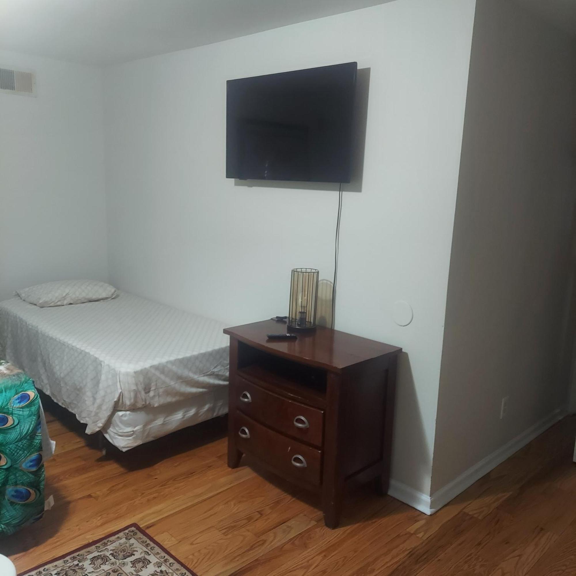 Cosy Bedroom 12mins To Airport Prudential Njit Umdj Penn Station